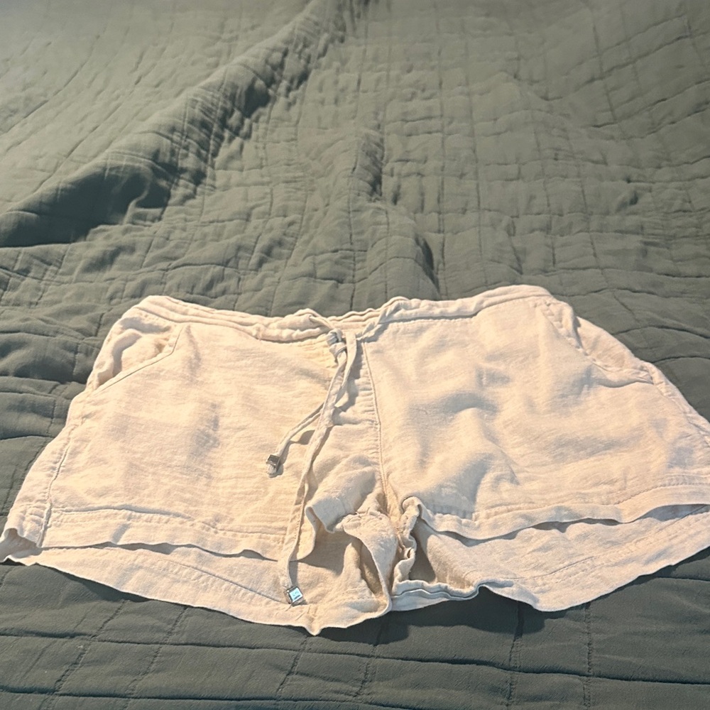 Lucy & Laurel size large linen cream color shorts